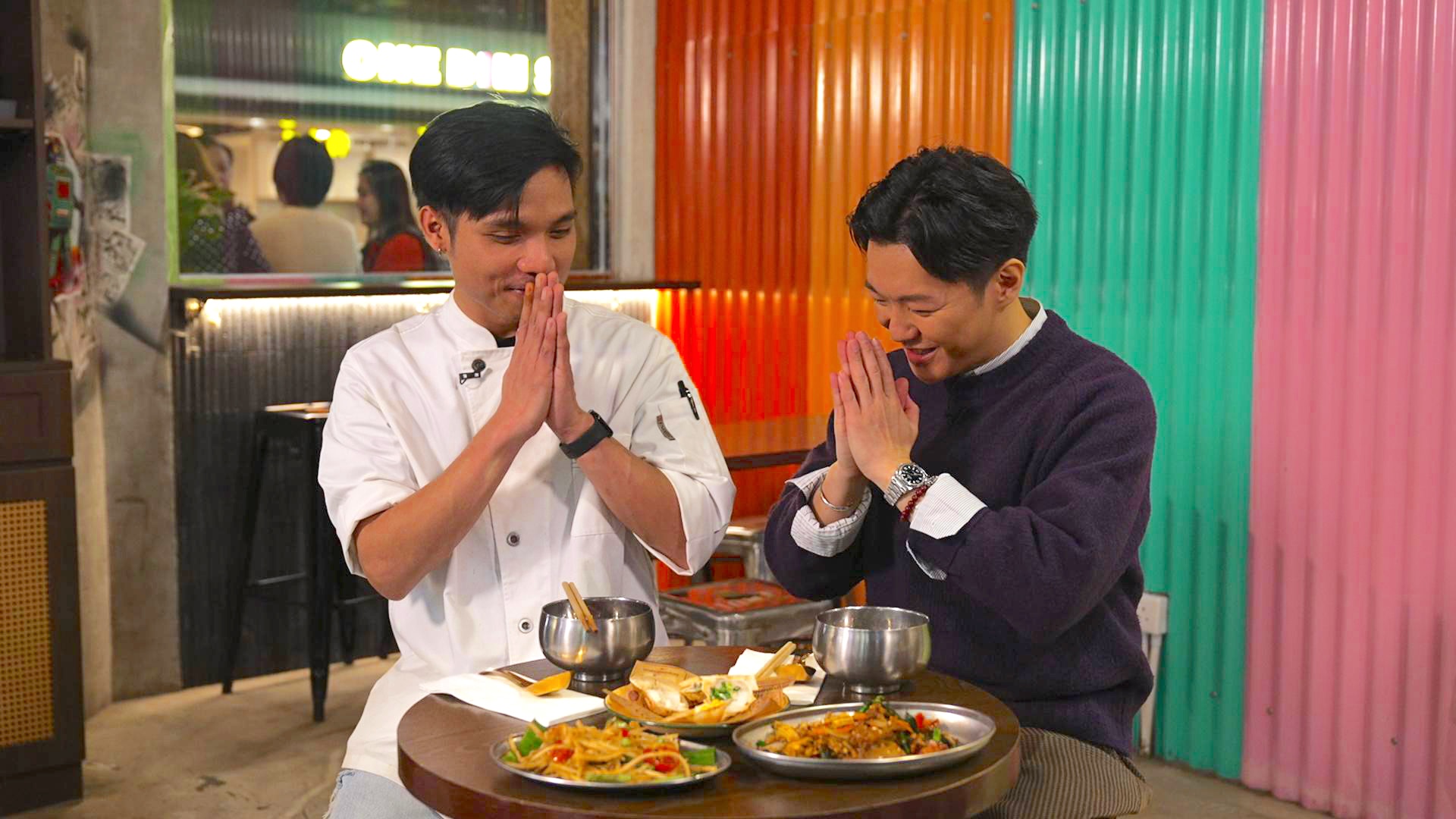 Hong Kong Stories - Global Gastronomy (English Version) | Pals’ feast in Thai streets