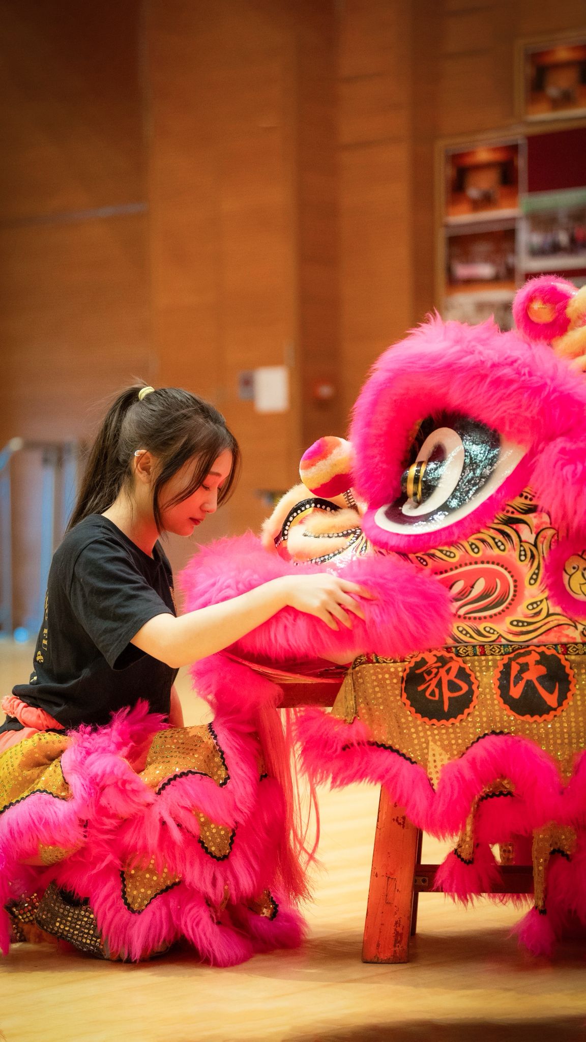 U秀帮 | U秀帮 -U秀插班生 周准 聂萌萌 周佳睿 ：香港舞狮的新生代女性力量（嘉宾：黎润婷） / U秀插班生 郭楚妤 赵蕊 张慧 曾杰: 数字原住民红利：看00后如何把网路生活“变现”（嘉宾:  李欣然 伍钰灏）