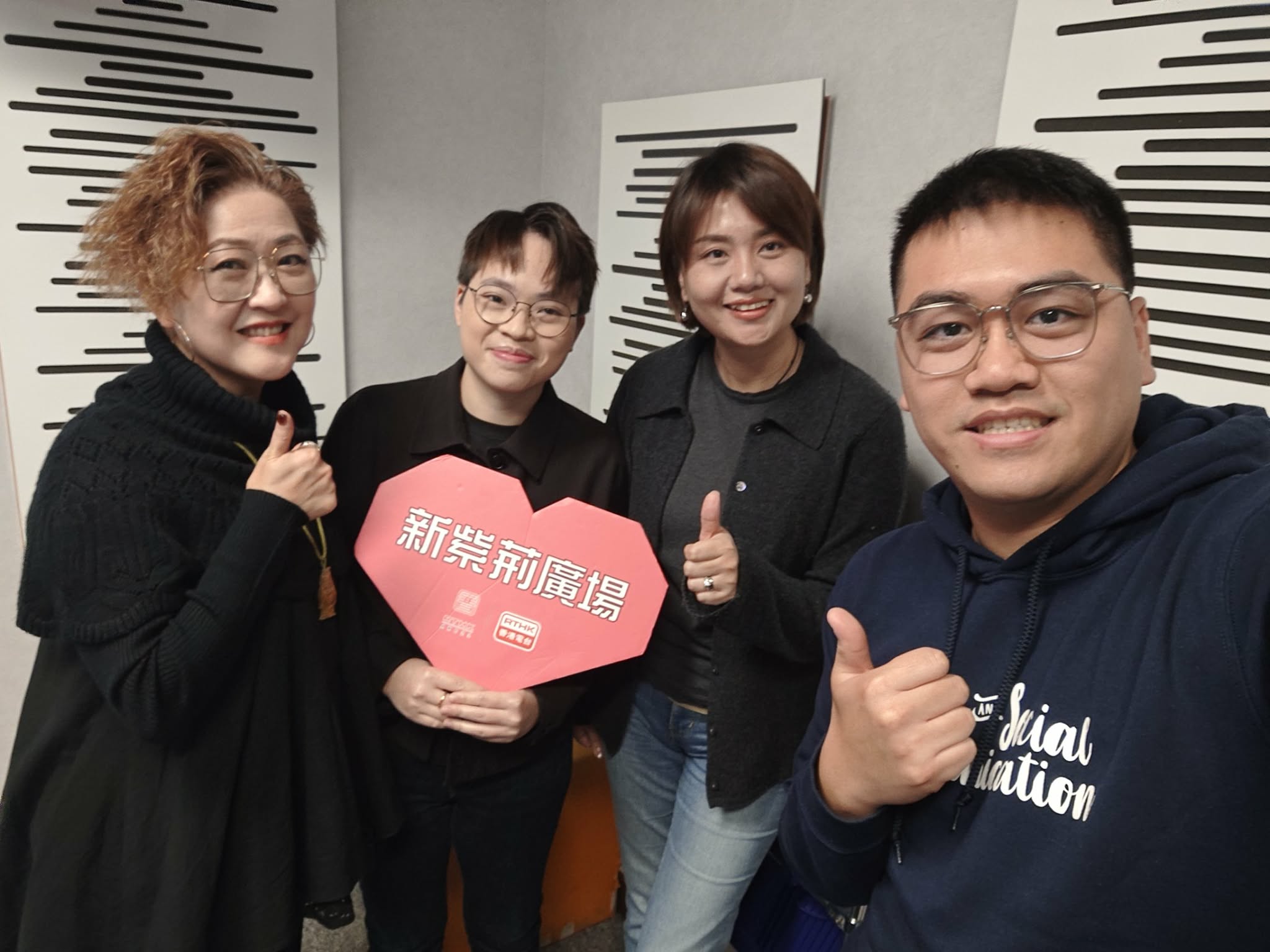 新紫荊廣場 | 楊子矜 麥尚中 金丹 張海皚/人寵共享安樂窩/孟郊報得“三春暉”了嗎？/社會熱點話題