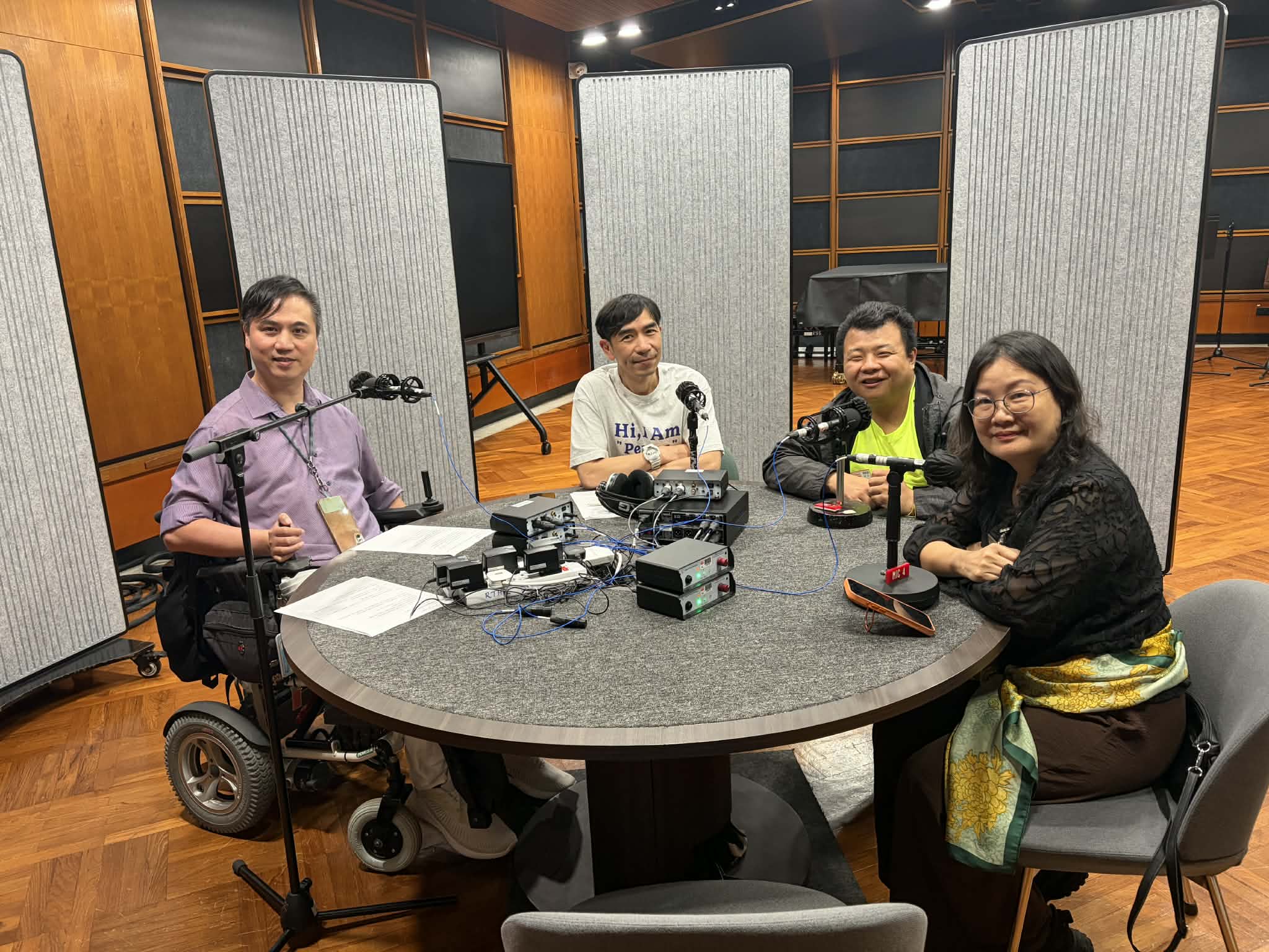 徐江琼 Helen (青草音符創辦人兼主席)、 陳浩彰 Tony (青草音符 開心大使)