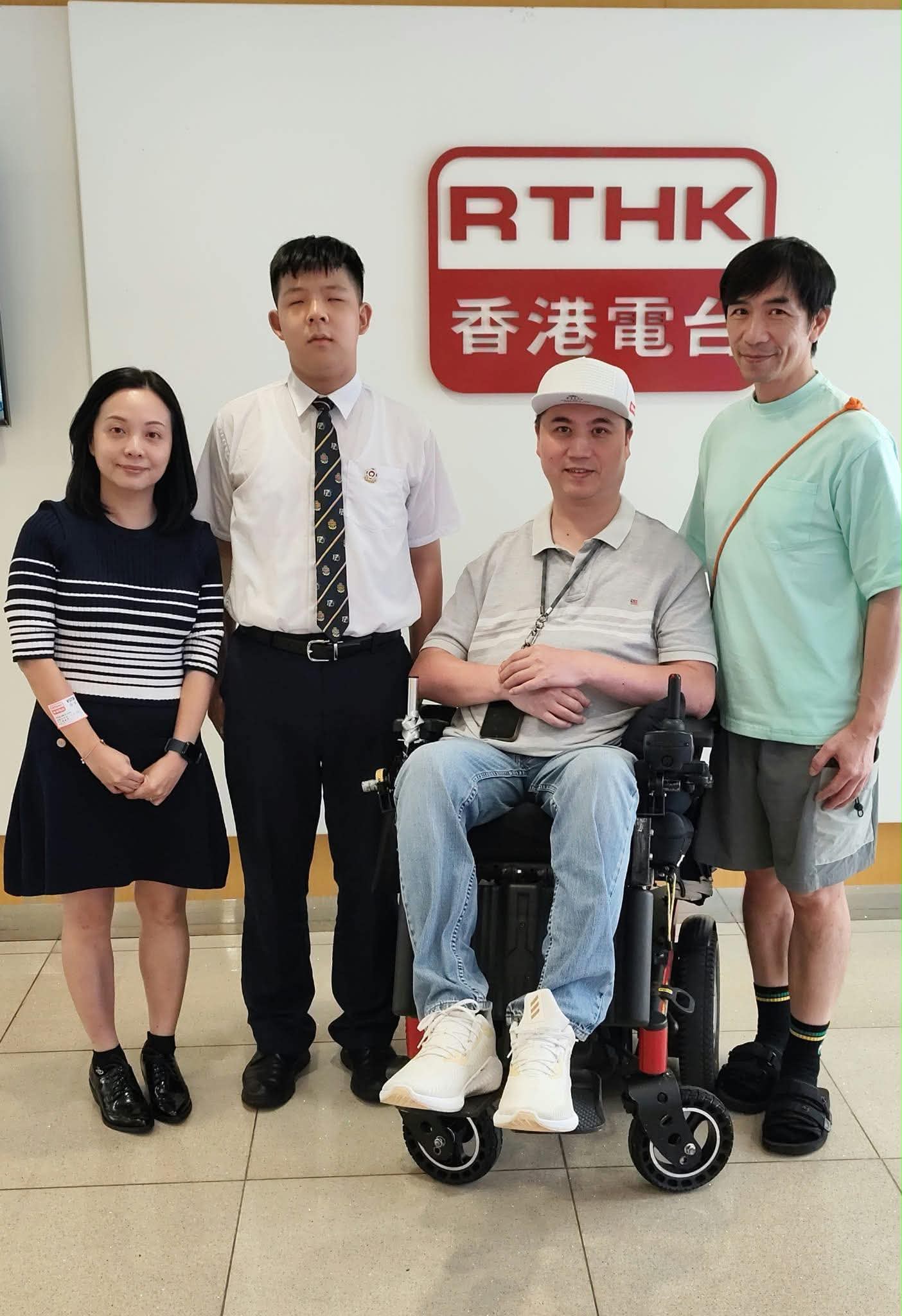 鄭資(聖保羅書院應屆畢業生)、鄺潔兒(聖保羅書院特殊教育主任)