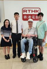 鄭資(聖保羅書院應屆畢業生)、鄺潔兒(聖保羅書院特殊教育主任)
