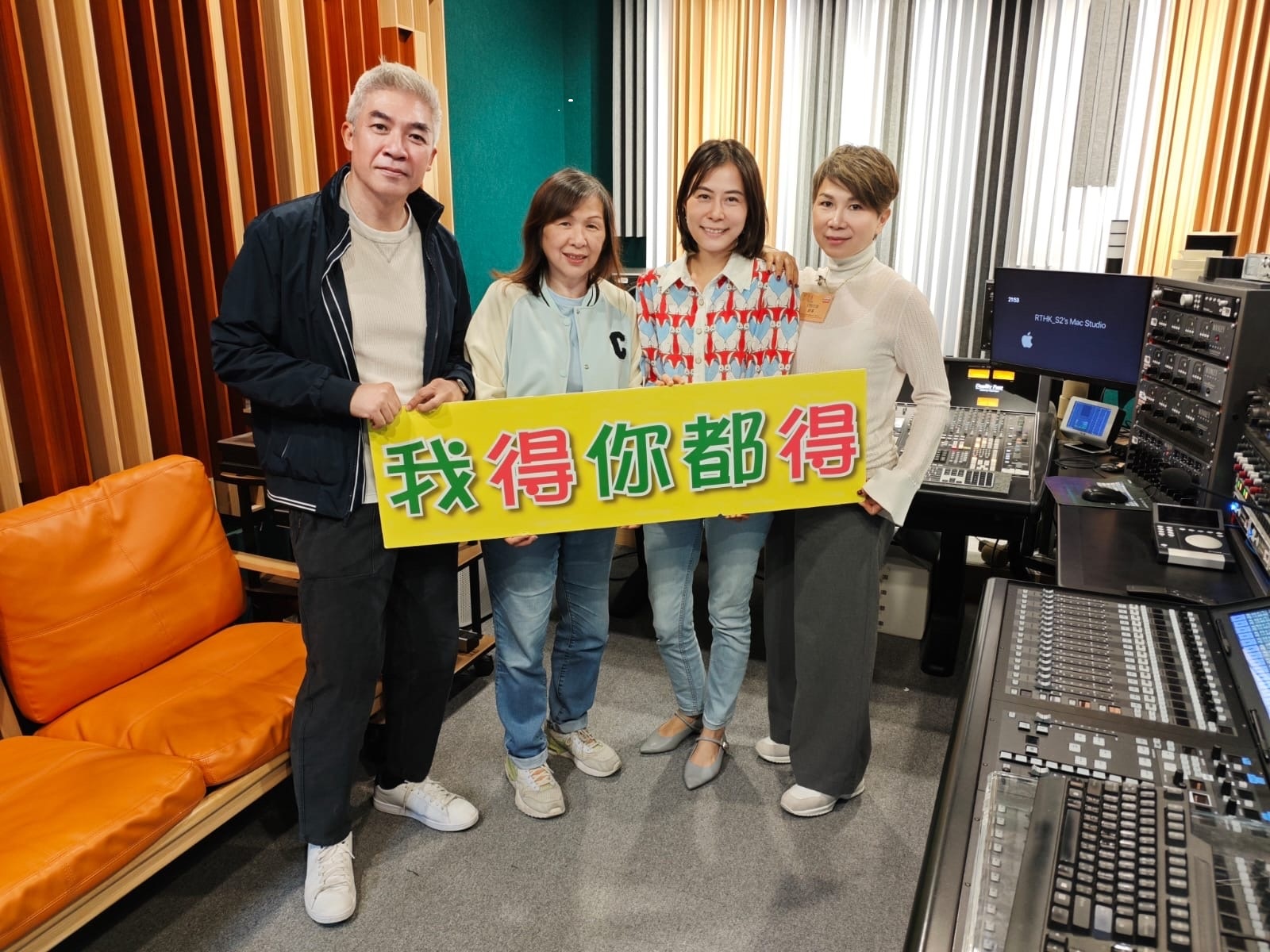 我得你都得 | 說書人生:書名:快樂自在/作者:李焯芬/專訪：學校創辦人:彭潔玲 Cannie/家教會主席:鄭晴勻 Hettina /#4在充滿戰的時代築起內心的燈塔/曾醫生:同AI溝通如何迎接新的一年(1)/四課書:心靈重建四課書#2資訊/啟示