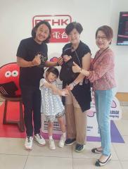 舊日的足跡 | 開心的一家四口:魔鬼教練黃澤鋒,太太陳麗麗,小黃妃以及剛剛滿月小貴妃