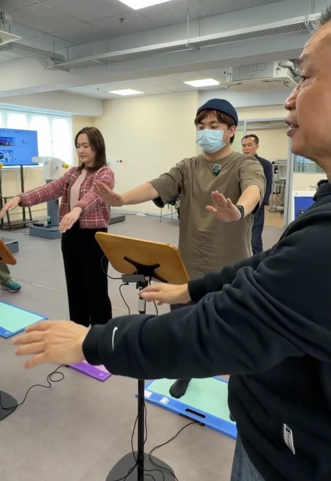 未來·無限 | 「實驗試新室」—— 腳底壓力顯示系統（2）；AI藝術創作及ID註冊平台
