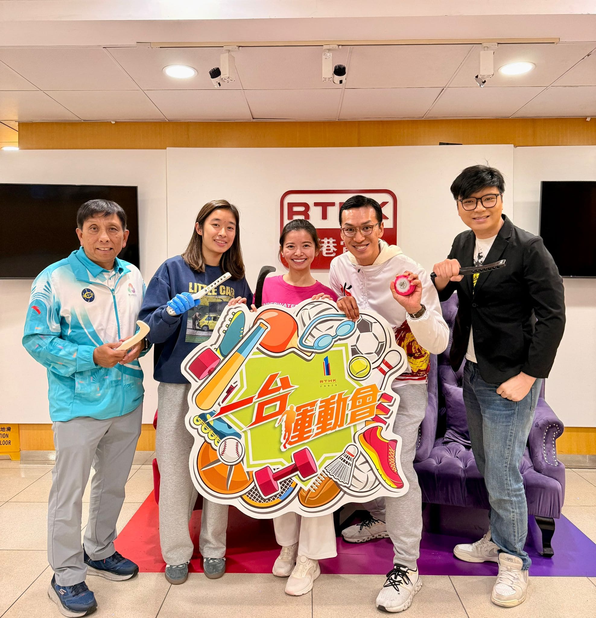 一台運動會 | 一台運動會 足球狂熱：陳志康（高力北區主教練）/ 「今日MVP」嘉賓：房傑鋒 (中國香港男子七人欖球代表隊隊員)/ 本周嘉賓：陳信行（中國香港水底曲棍球協會主席）、林家琪（中國香港水底曲棍球隊隊員）