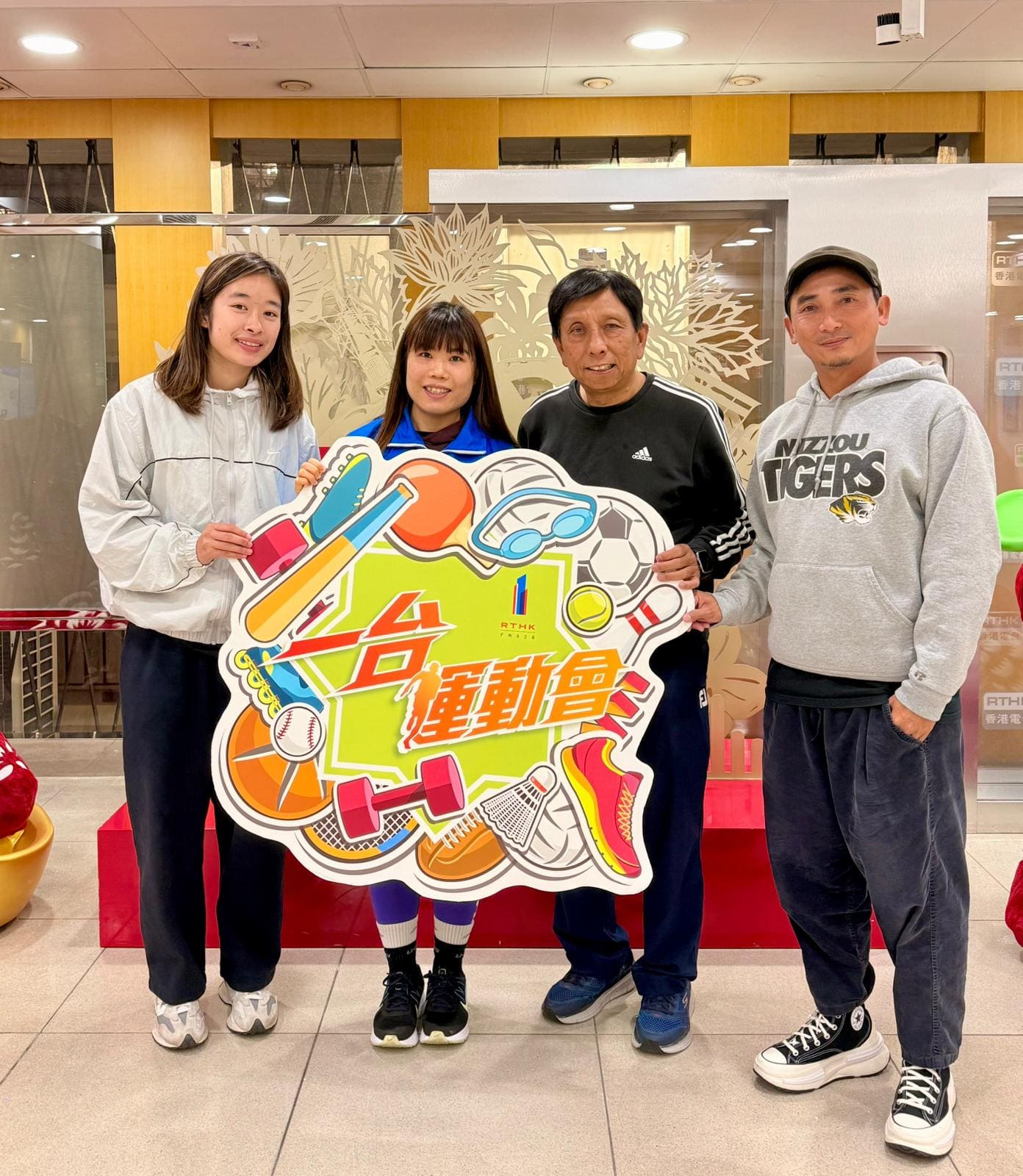 一台運動會 | 一台運動會 足球狂熱：陳傲軒（南區球員）/ 「今日MVP」嘉賓：蔡欣妍（中國香港三項鐵人運動員）/ 本周嘉賓：陸晧怡（中國香港健力裁判+前中國香港健力隊成員）