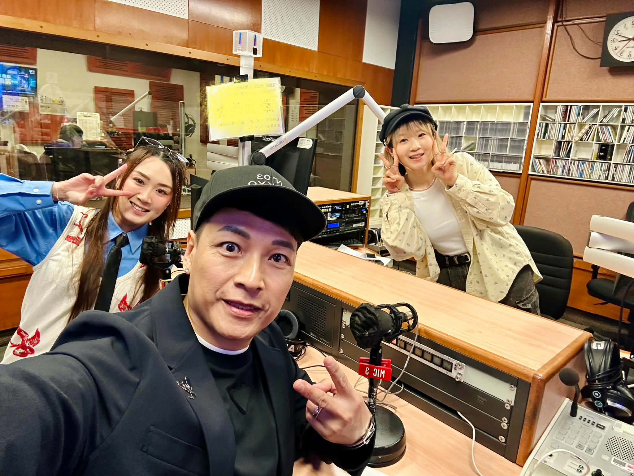 港識生活館 | 港識講識：深宵時分會做咩？ / 勇者試場：布甸 X 杯麵 X 咖啡 - 嘉賓：香港營養學會會長 丁浩恩博士 / 明星試新室：黃明德