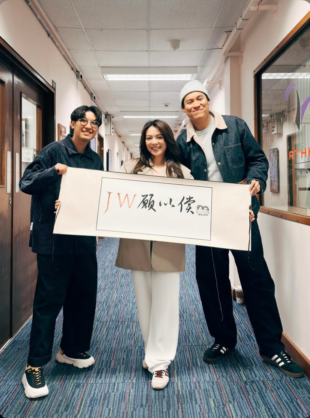 騷動音樂 | JW 王灝兒訪問 ︳「JW願以償」︳新歌國語版諗起爸爸，廣東話版就充斥黑白灰嘅慘