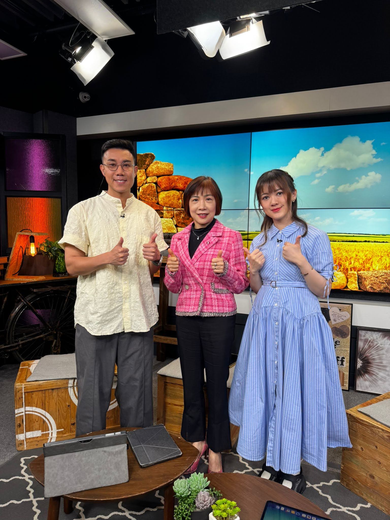 香江暖流 | 《埋嚟介绍返》「长者港铁安全运动」又嚟啦!! 礼让讯息你我都要知 / 观星其实唔需要用眼睛，重要系用心去感受宇宙嘅浩瀚《暖流热线》