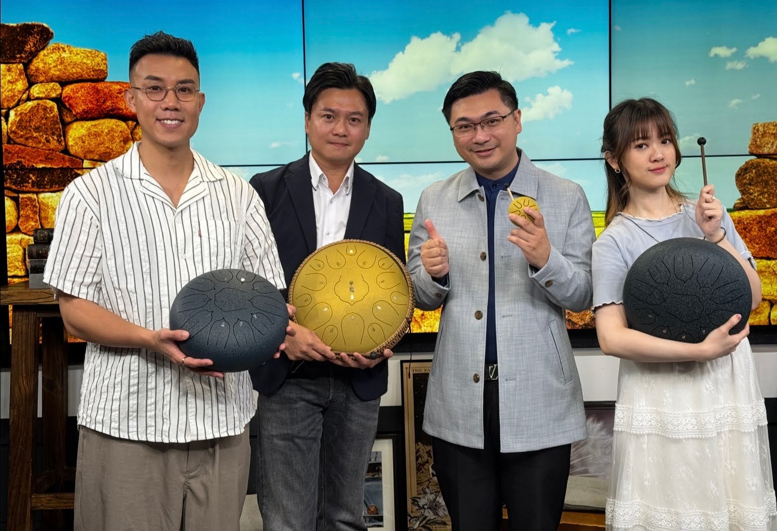 香江暖流 | 《拜見師傅》橫笛直簫！喜歡中樂嘅你一定唔好錯過呢集啦~聽講今日仲會介紹件好有趣嘅敲擊樂樂器添~/《暖流熱線》