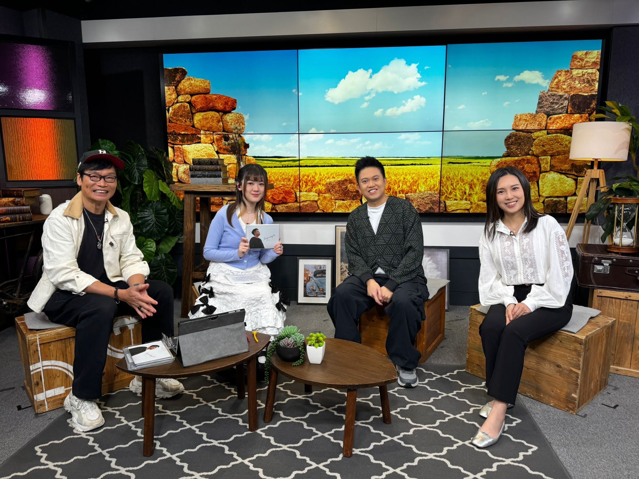 香江暖流 | 《Music Five》新一年嘅願望係世界和平，咦! 曹朗同Jocelyn Yu嘅願望都係一樣呀!! / 哇! Jac Dai係我杯茶呀，Jac Dai就話In your Vibe，Vibe 係咩嚟呢?《暖流熱線》