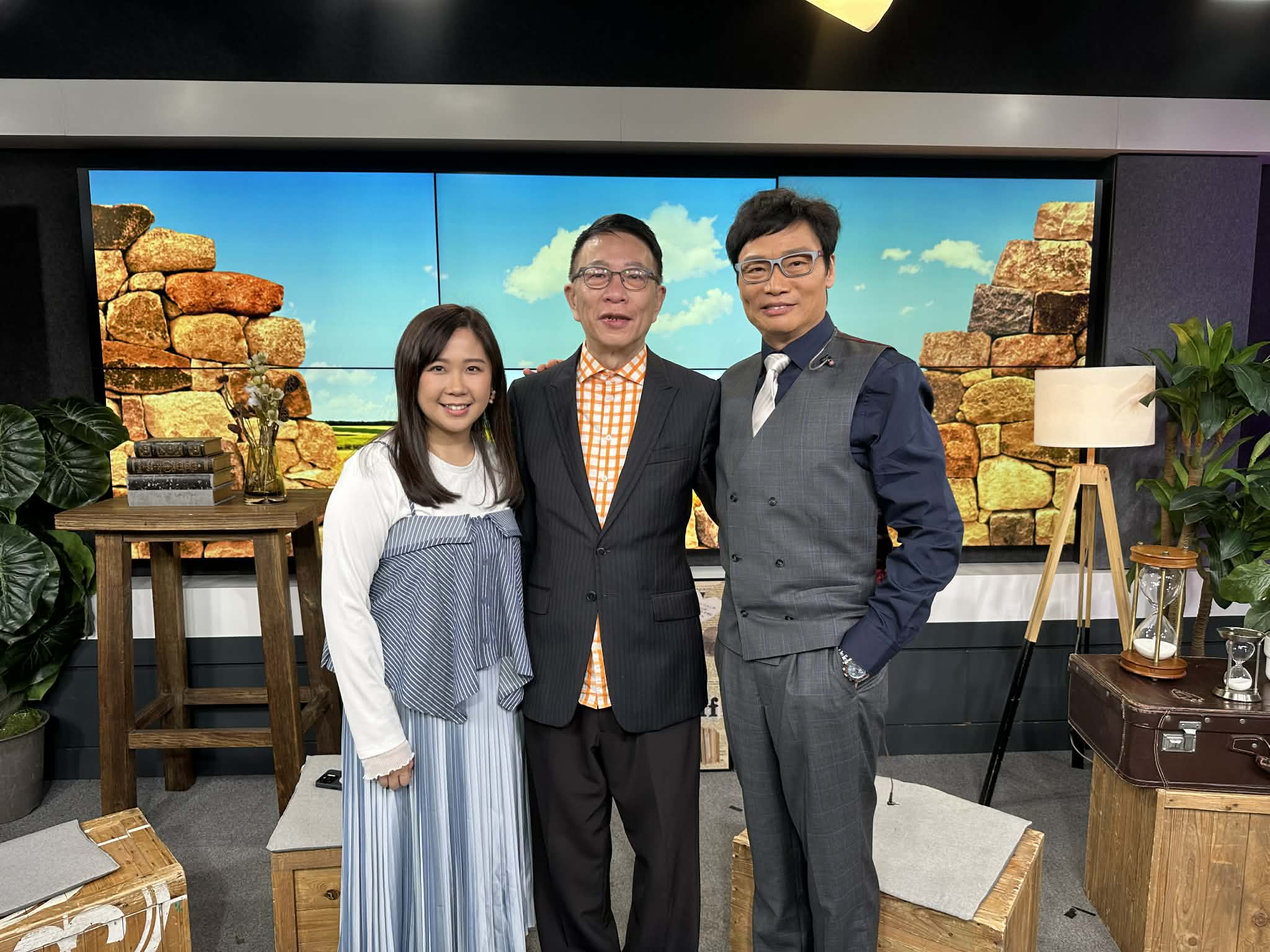 香江暖流 | 《鄰到我請里》資深傳媒人葉家寶當年為救電視台出心出力，到底當時佢憑著咩信念去堅持？～/《暖流熱線》