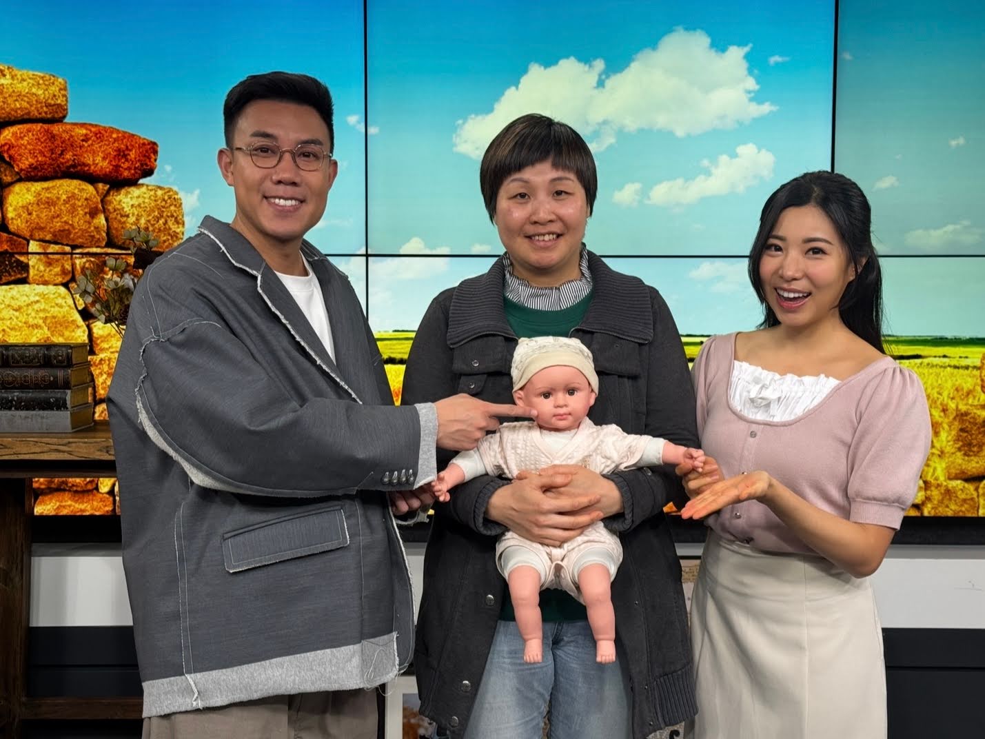 香江暖流 | 《拜見師傅》陪月除咗照顧嬰兒，仲有好多平時我哋唔知道嘅工作~成爲好陪月要注意咩細節呢？／《暖流熱線》你會攞電飯煲煮咩料理呢？