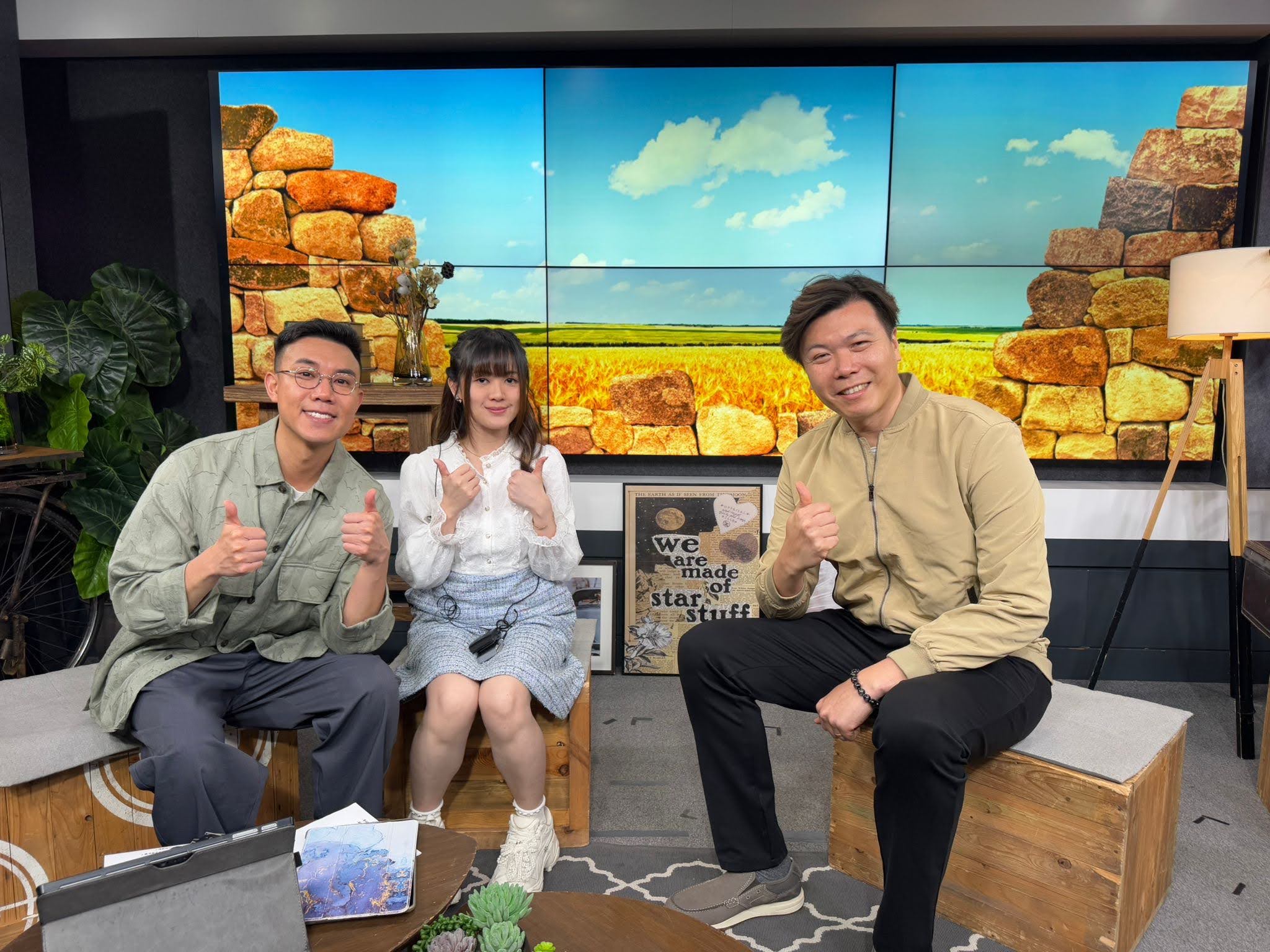 香江暖流 | 《埋嚟介紹返》你悶唔悶呀? 原來唔係獨居先覺得孤單，安老產業顧問公司行政總裁話你知解悶方法! / SMART! 聰明嘅你一定知道運動嘅好處，而家科技進步，虛擬運動方式令做運動變得有趣!!《暖流熱線》