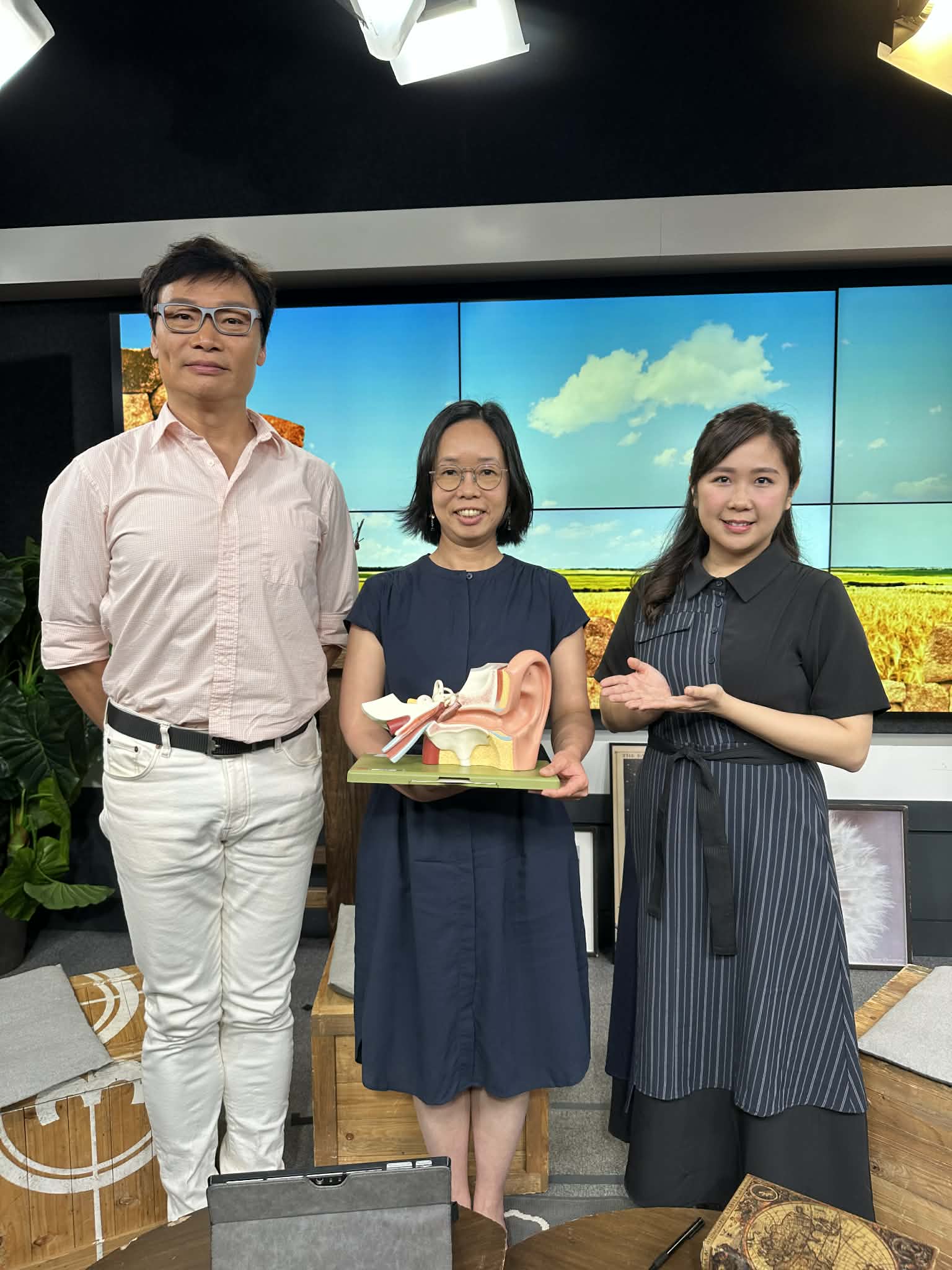 香江暖流 | 《好玩醫學》今日主題——聽力與健康，有伍凱怡博士話你知點樣保護聽覺~ / 《暖流熱線》