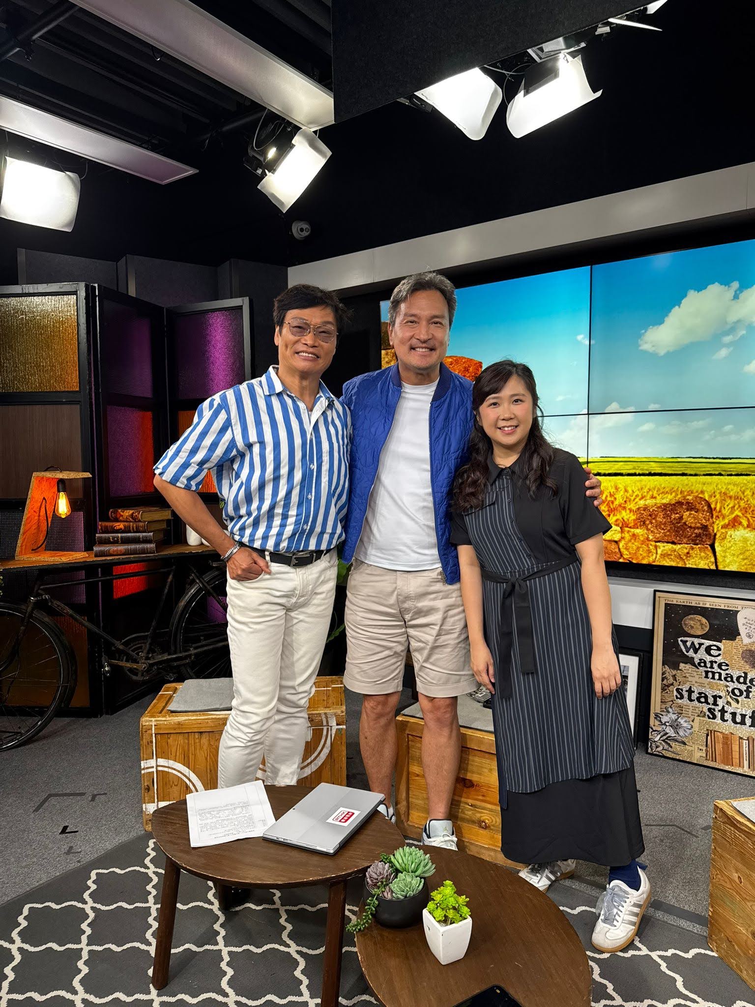 香江暖流 | 《鄰到我請里》 混血太子黃子雄從棄出版家業，到投身電視台《真情》首演，人生低潮轉戰另一電視台重生，憑《同事三分親》細言生、《畢打自己人》Ben少、《愛回家》CEO查生、《金宵大廈2》成為處境劇王牌。有佢分享演藝心路、主持趣事、幕後故事/《芝麻報社》