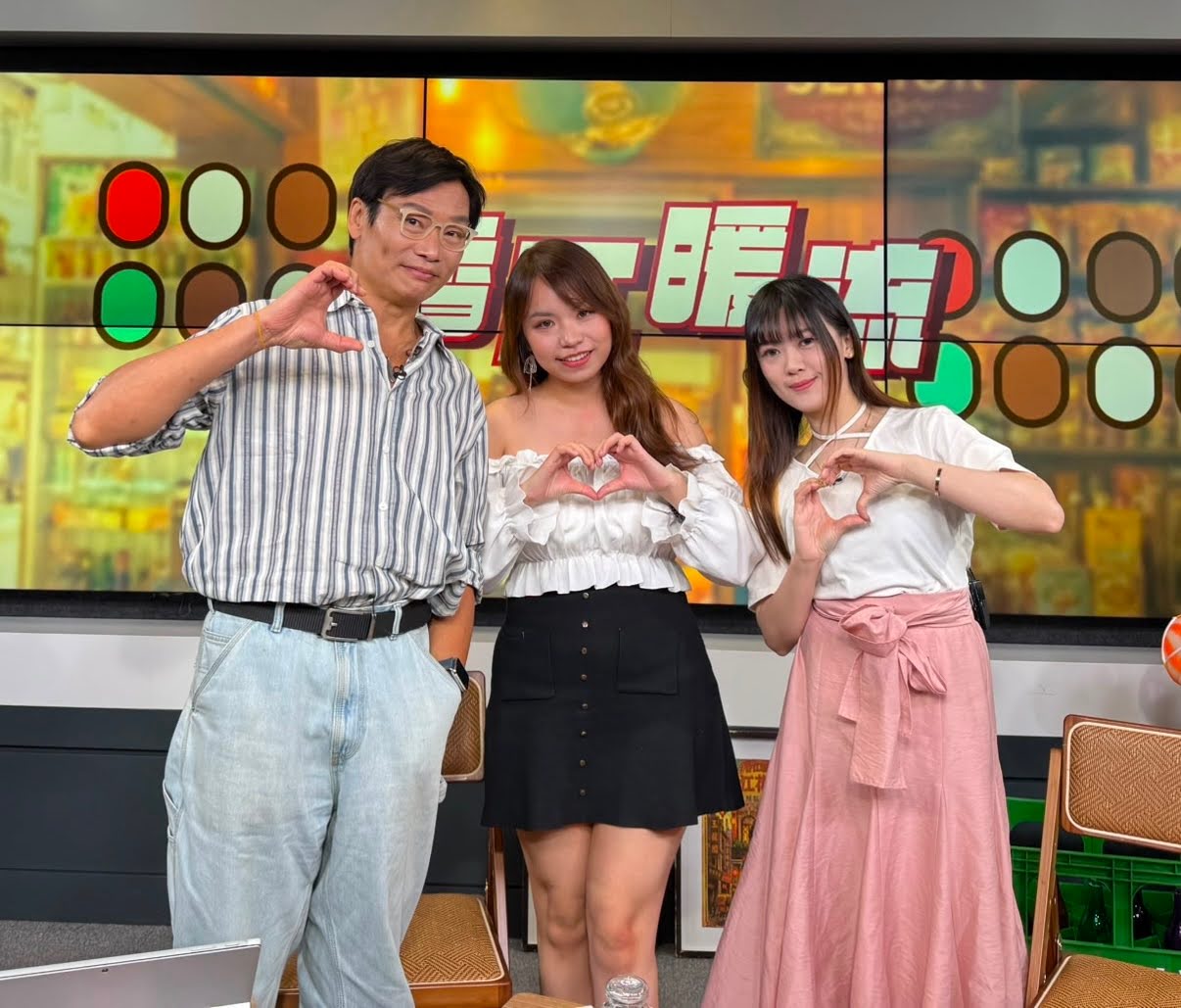 香江暖流 | 《Music Five》鍾蔚彤15歲就寫下第一首創作《Falling in love》，今日要介紹嘅係佢接近30歲嘅作品 / 實力女將李佳登場，帶嚟一首充滿力量嘅歌 / 《耳邊執到寶》