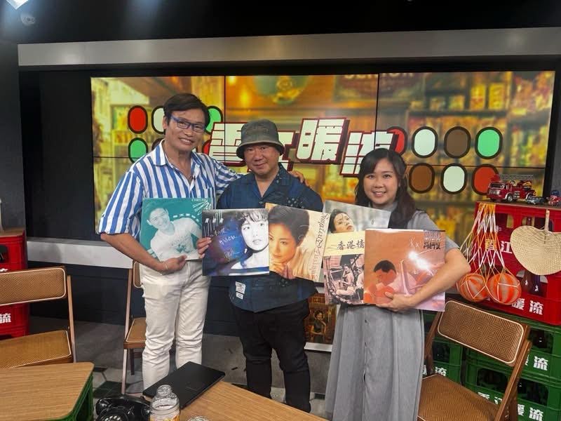 香江暖流 | 《鄰到我請里》資深傳媒人 Sunny李仁傑暢談往事、由幕後到幕前嘅人生轉折，還會介紹幾隻珍藏黑膠，同你一齊重溫屬於香港嘅歲月留聲。《芝麻報社》