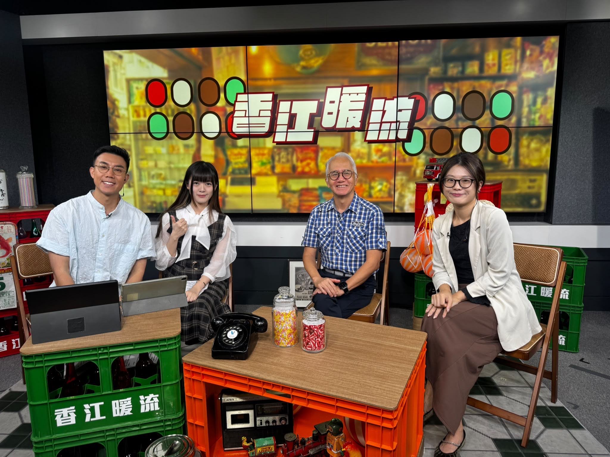 香江暖流 | 《埋嚟介紹返》 一位內向長者參與「聯網」的長跑訓練，喜歡上運動，更愛上結識朋友，成為失明人士的領跑員 /  彩虹邨快將重建，「記憶彩虹」計劃運用桌遊喚醒長者的記憶與歸屬感，即使認知障礙症長者，也可一起重溫舊事的懷緬小組遊戲《生活百寶袋》