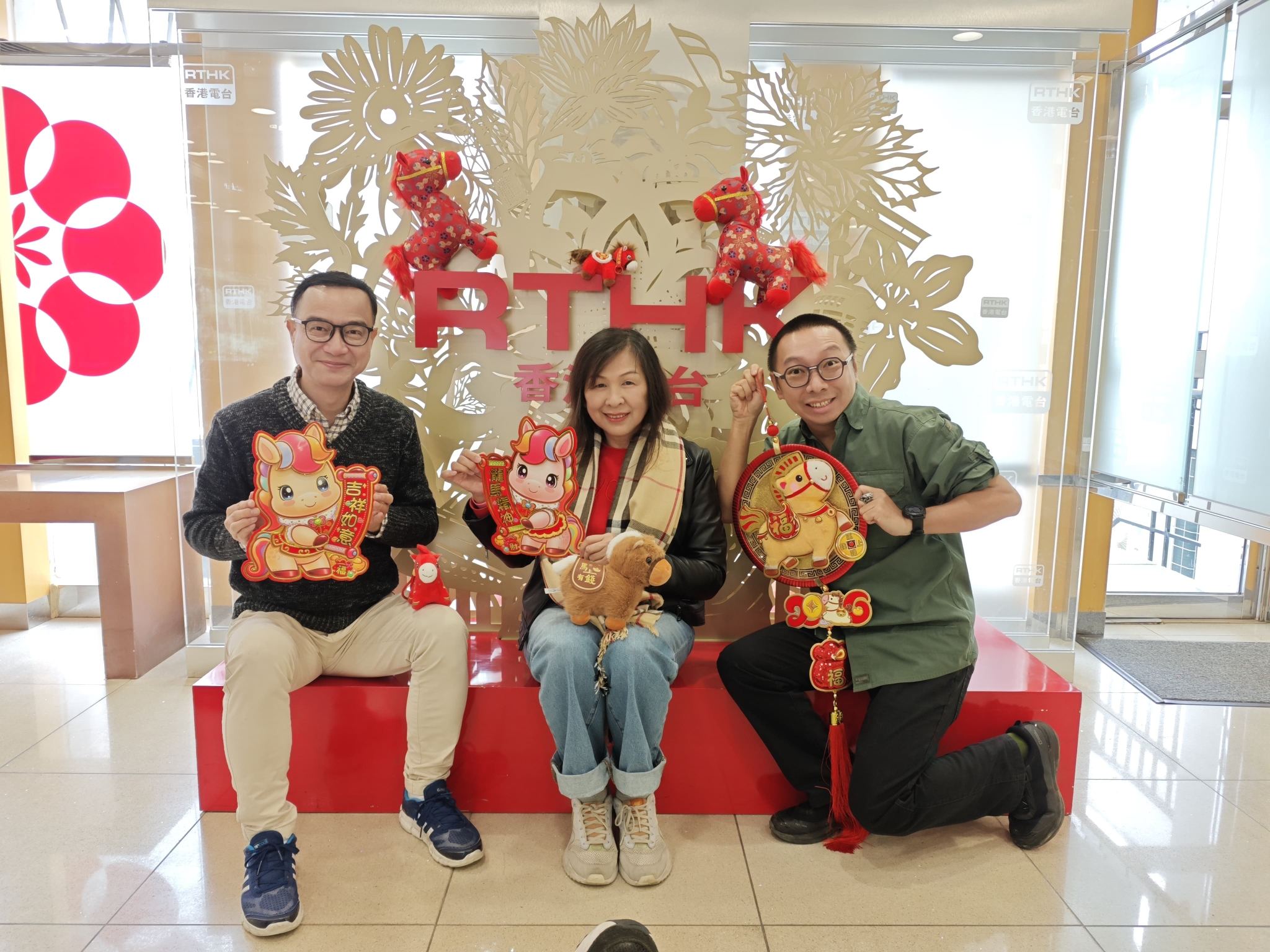 清晨爽利 | 年廿九  主持  錢佩卿  鍾志光  葉均耀 「送蛇迎馬賀新春」 主題:   從中西方角度帶出人生道理   「 世有伯樂, 然後有千里馬」