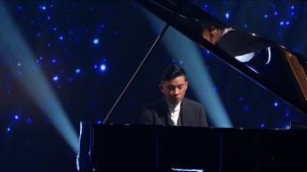 方嘉善與按鈕遊戲；現場表演：黃家正