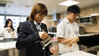 勞工處 - 「展翅青年就業計劃」的就業發展服務及培訓課程